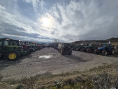Foto 3 - VIDEO | Retrasos de dos horas por protestas agrarias entre Langa y Aranda