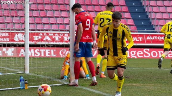 GALERÍA | Frío primer partido del año en Los Pajaritos