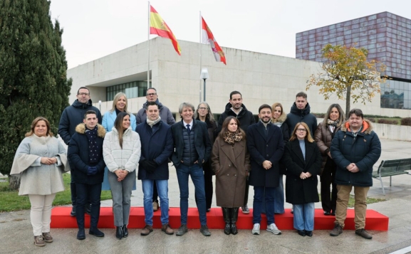 Carlos Martínez presenta su equipo para la Junta y carga contra Mañueco