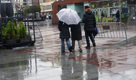 Sábado frío y nublado: Abrigo y paraguas