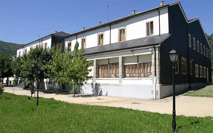 Reabre el albergue de San Martín de Castañeda, en Zamora: biomasa, accesibilidad y noches gratis