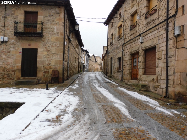 Fotos: Uno de los pueblos m&aacute;s bonitos de Espa&ntilde;a, cubierto por la nieve