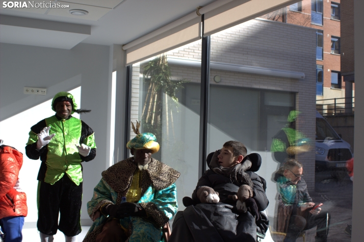 Una imagen de la llegada de los Señores de Oriente a ASPACE. /PC