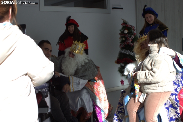 Una imagen de la llegada de los Señores de Oriente a ASPACE. /PC