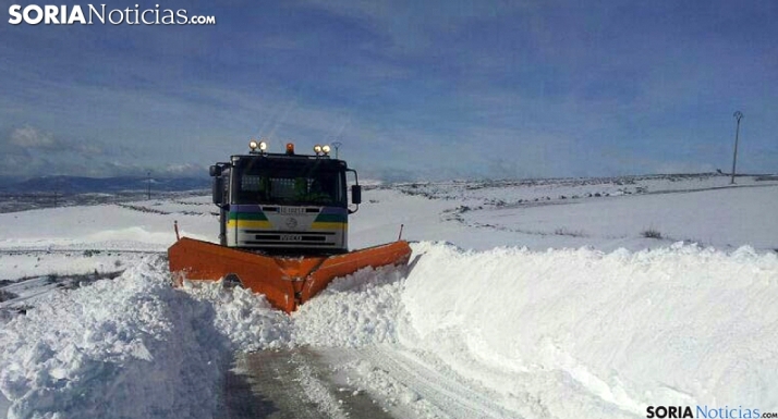 Más de 600 toneladas de sal en un solo mes para combatir el temporal en las carreteras provinciales