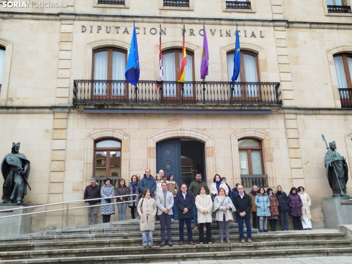 Minutos de silencio en solidaridad con las víctimas del accidente de Adamuz. 