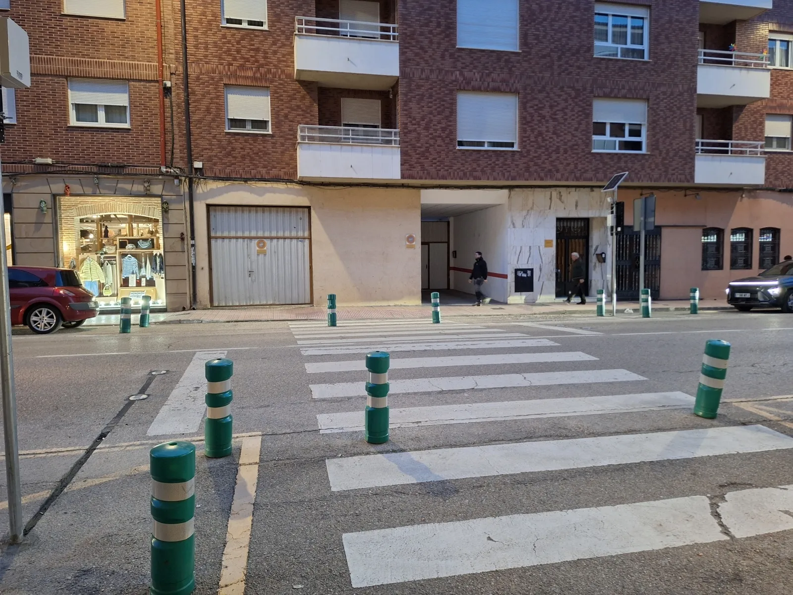 Foto 2 - Almaz&aacute;n refuerza su seguridad vial con cinco nuevos pasos de peatones inteligentes