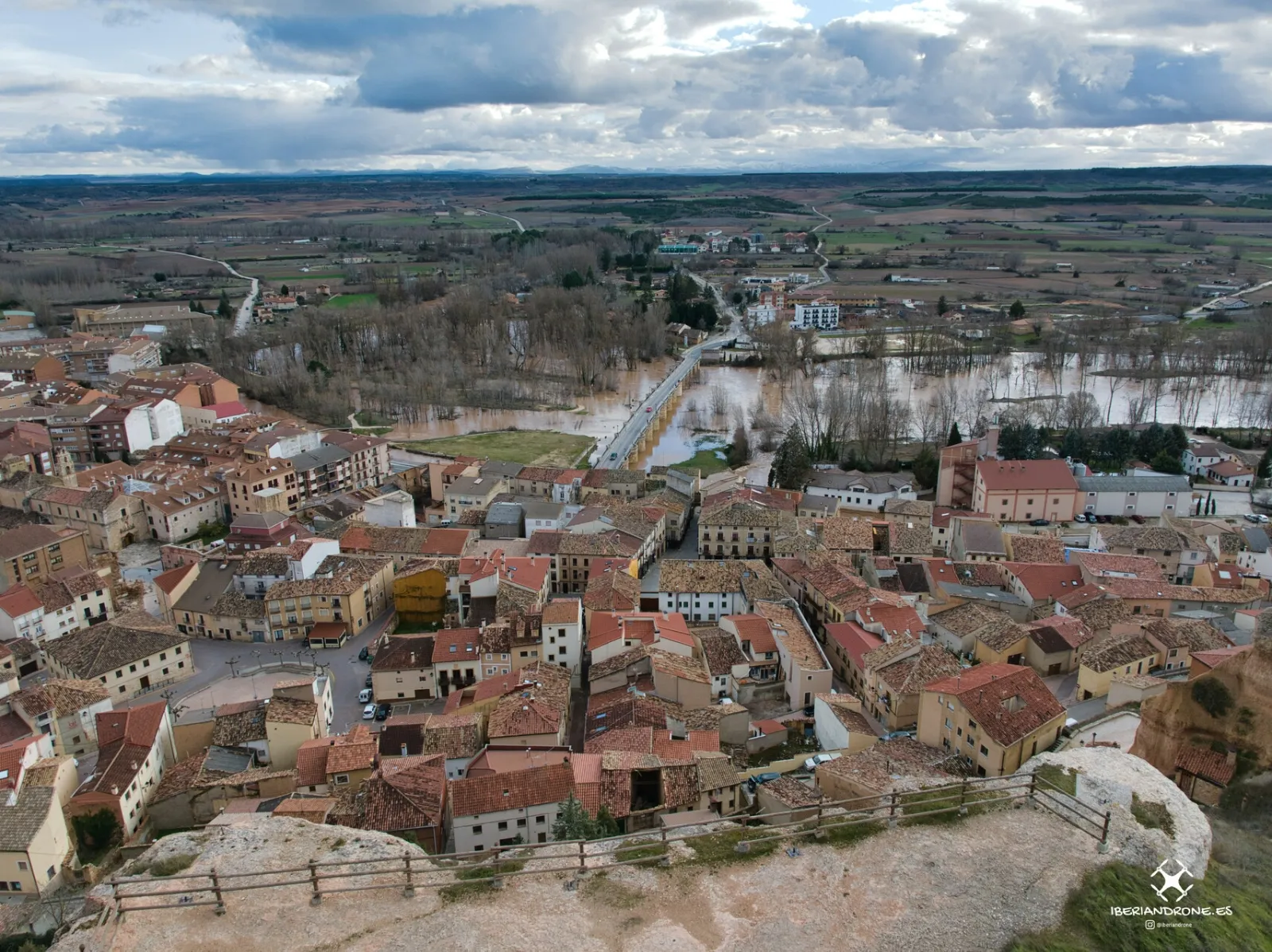 Estado del cauce en San Esteban de Gormaz. , Marcos de Marcos (IberianDrone).