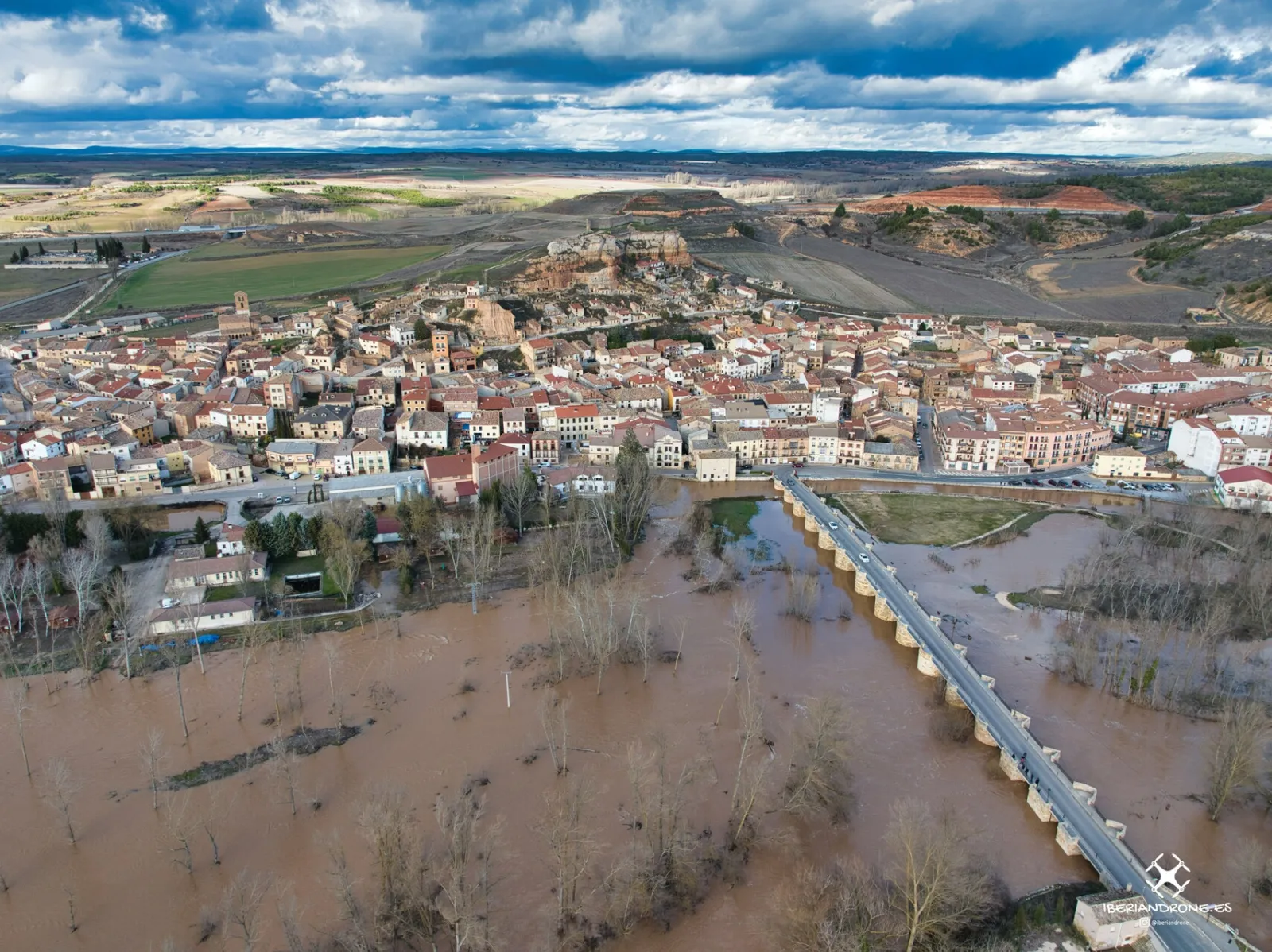 Estado del cauce en San Esteban de Gormaz. , Marcos de Marcos (IberianDrone).
