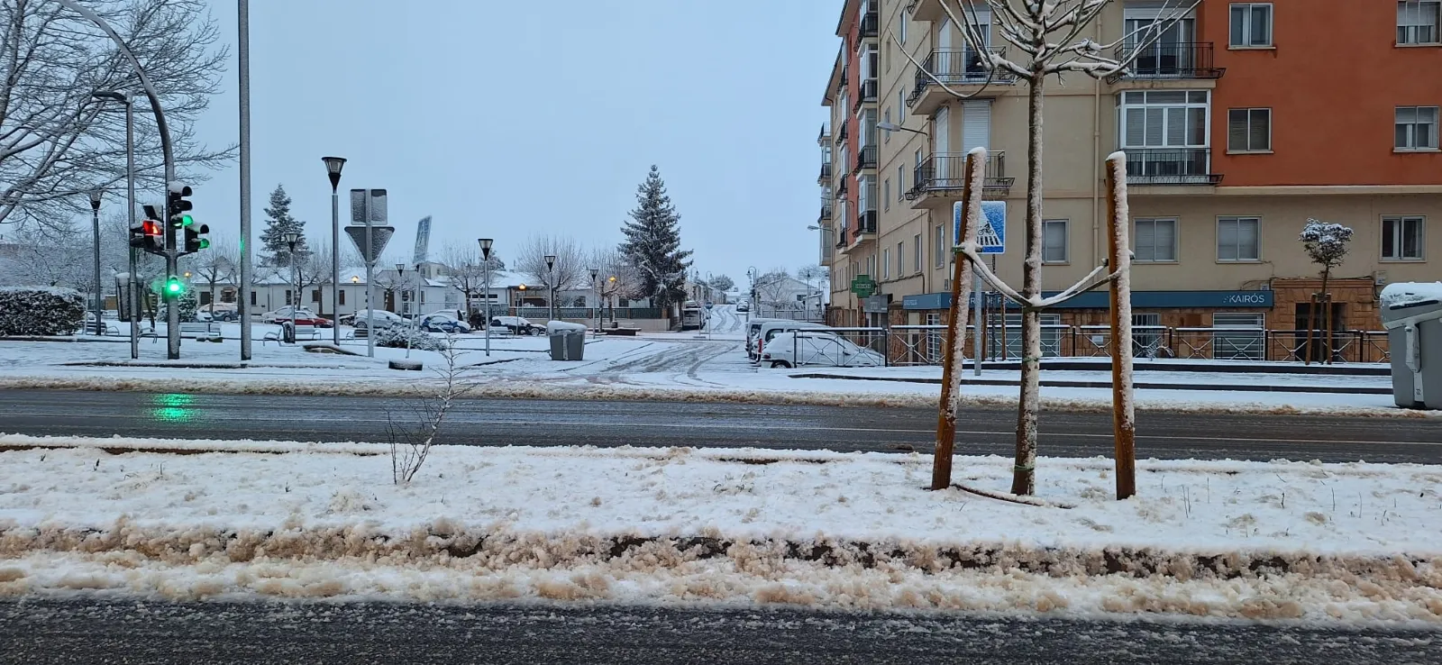 Foto 2 - La nieve complica el tr&aacute;fico en Soria con retenciones en la A-15 y la N-122