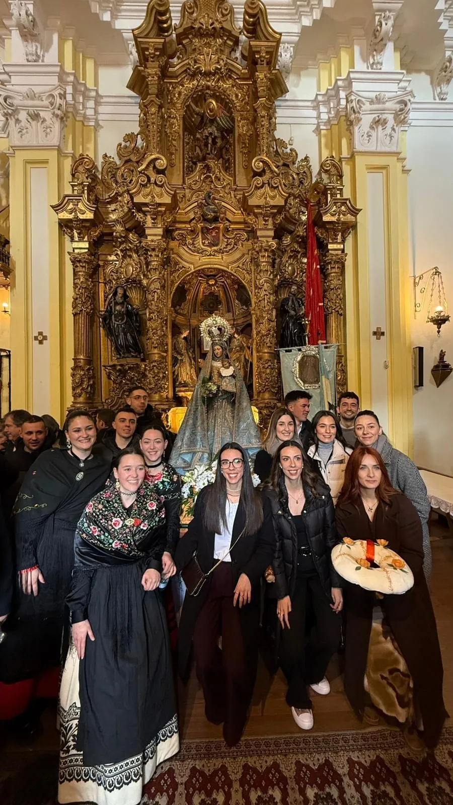 Foto 7 - La juventud de Cabrejas del Pinar mantiene viva la tradici&oacute;n popular