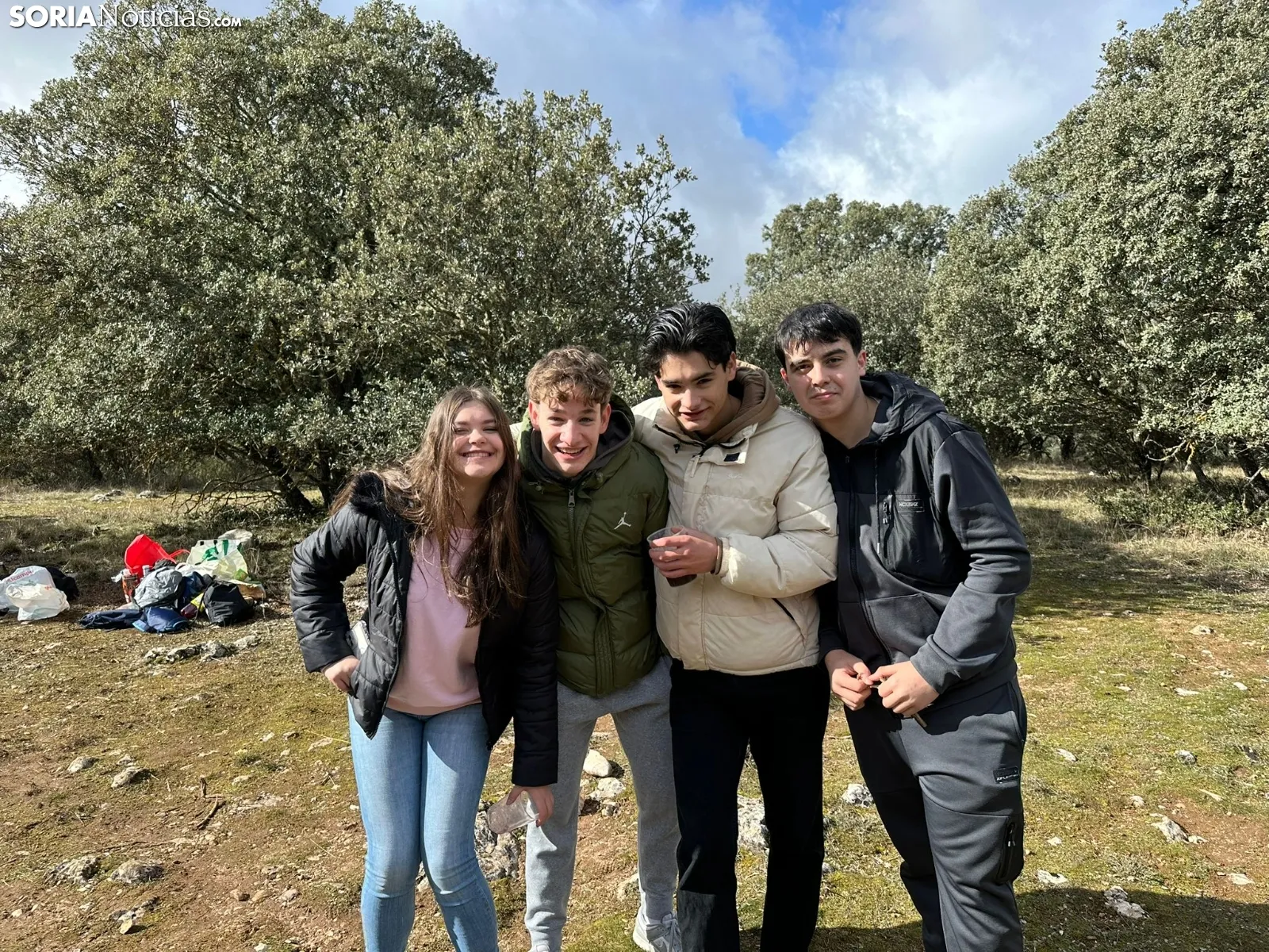 Foto 7 - El fr&iacute;o desluce el Jueves Lardero en Los Royales con una escasa afluencia de j&oacute;venes