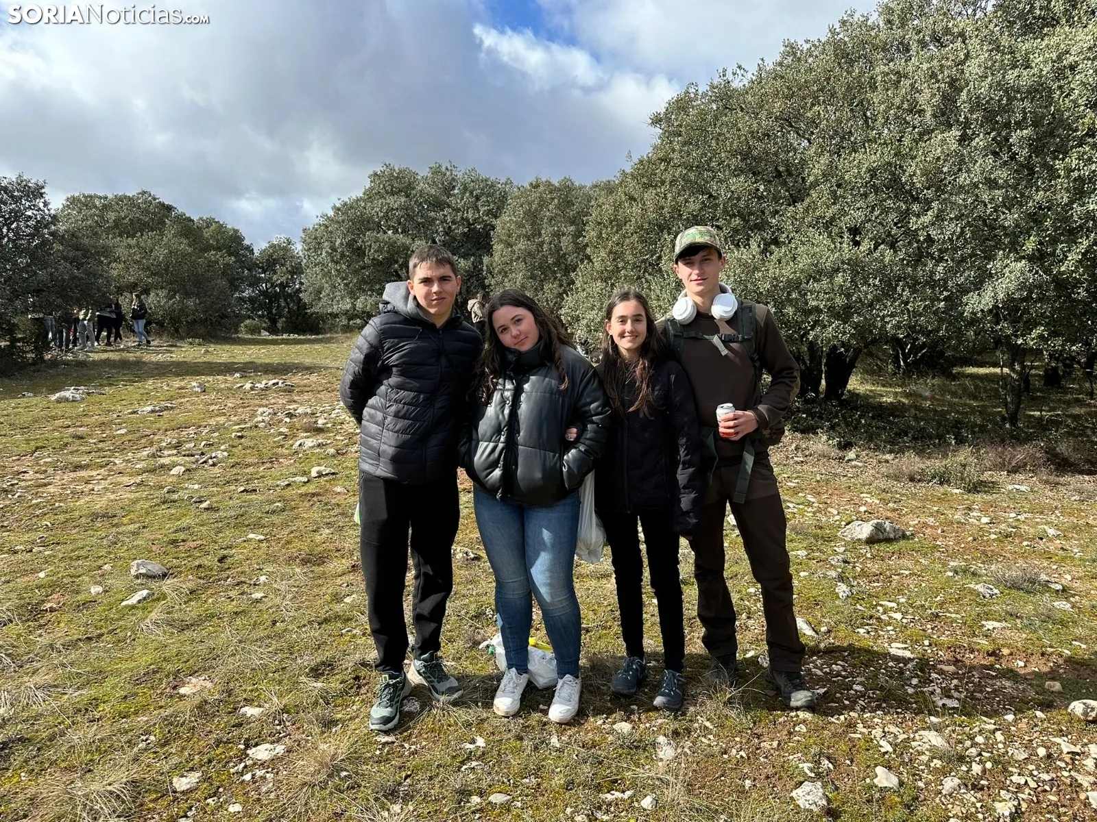 Foto 2 - El fr&iacute;o desluce el Jueves Lardero en Los Royales con una escasa afluencia de j&oacute;venes