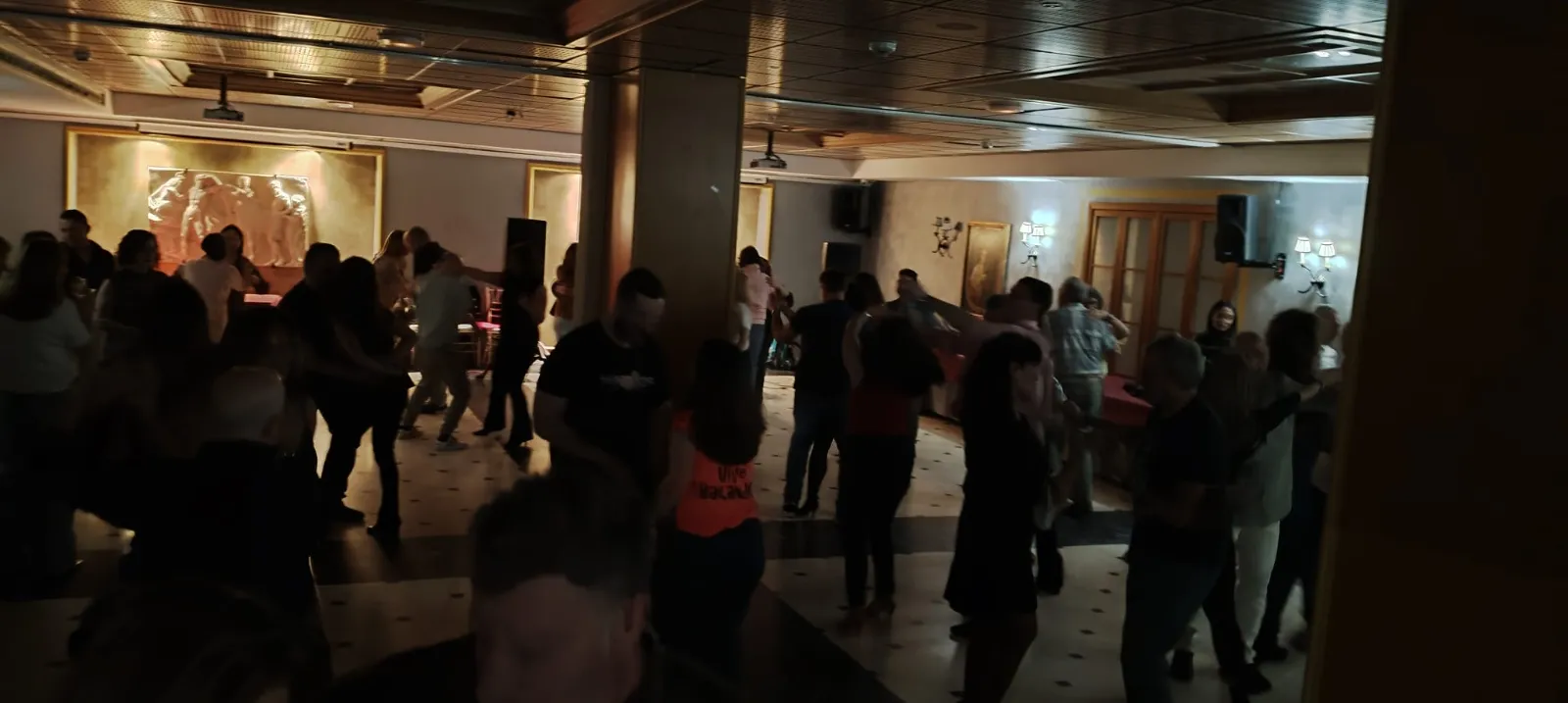 Foto 2 - Soria Baila celebra su VII aniversario con cambio de presidente, una comida popular y un baile multitudinario