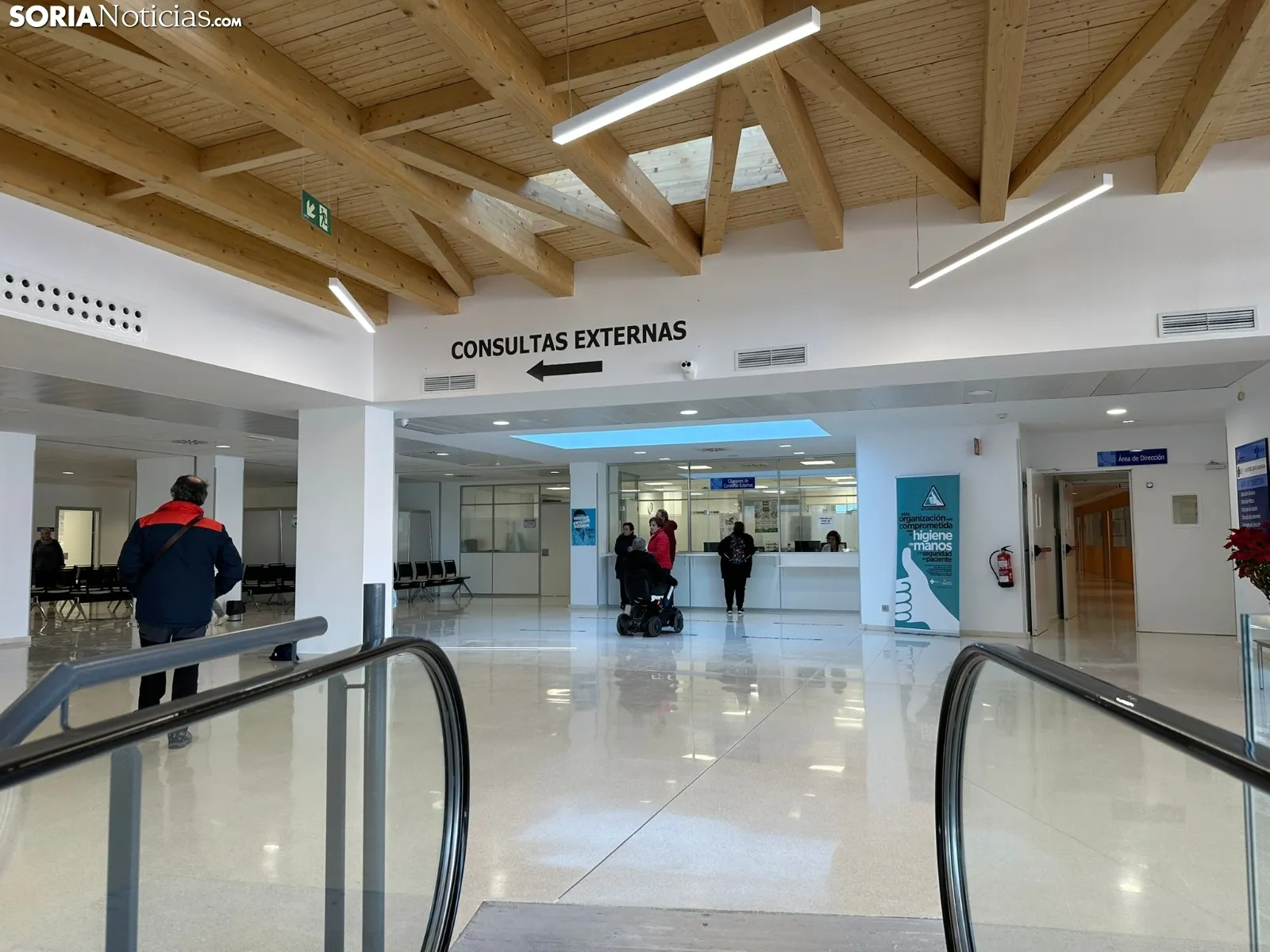 Foto 11 - As&iacute; son la nueva entrada y vest&iacute;bulo del Hospital Santa B&aacute;rbara