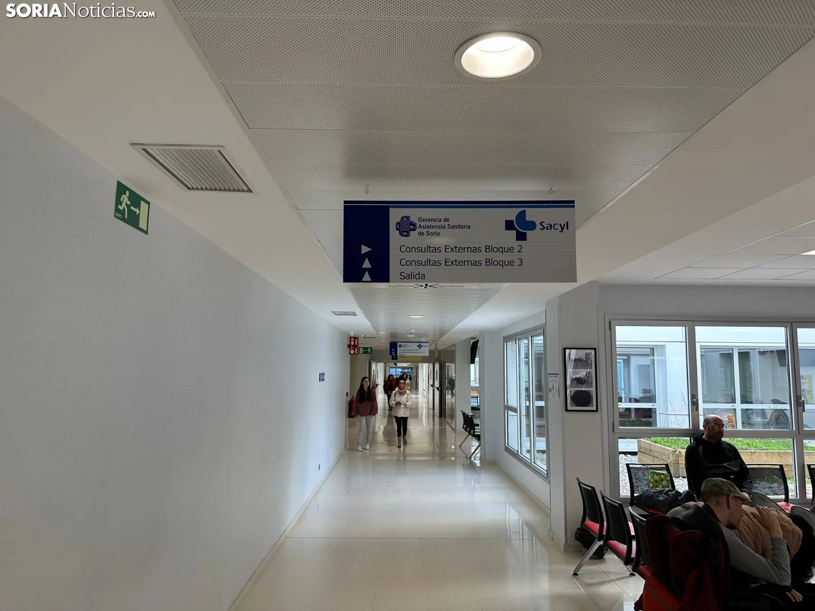 Foto 9 - As&iacute; son la nueva entrada y vest&iacute;bulo del Hospital Santa B&aacute;rbara