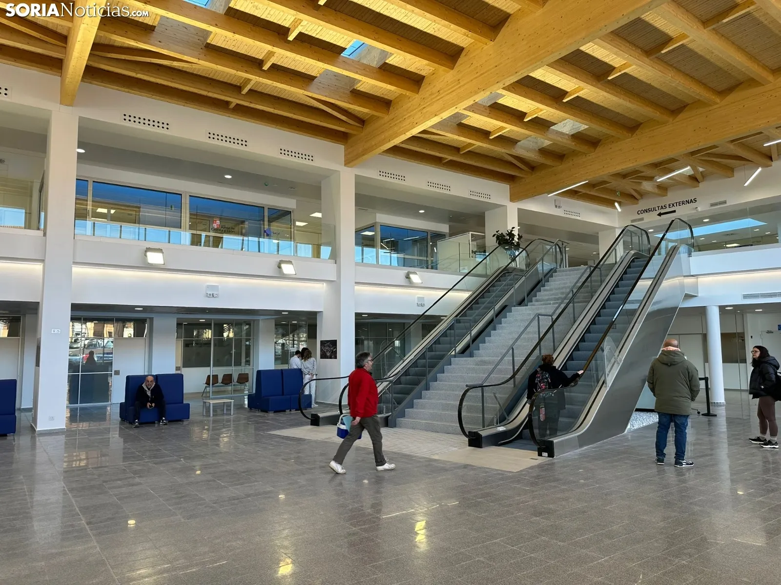 Foto 8 - As&iacute; son la nueva entrada y vest&iacute;bulo del Hospital Santa B&aacute;rbara
