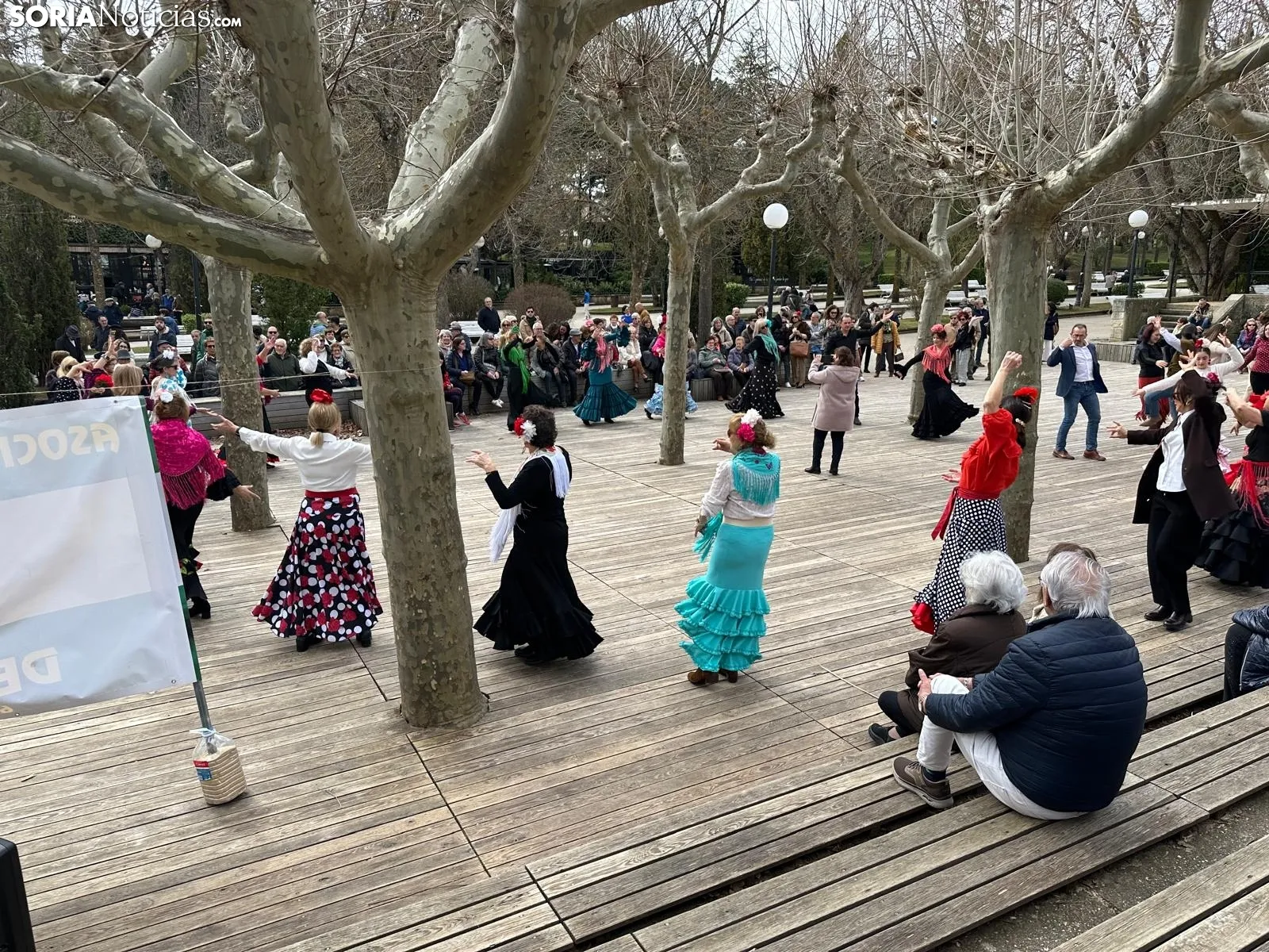 Foto 2 - Soria celebra el D&iacute;a de Andaluc&iacute;a con sevillanas en la Dehesa
