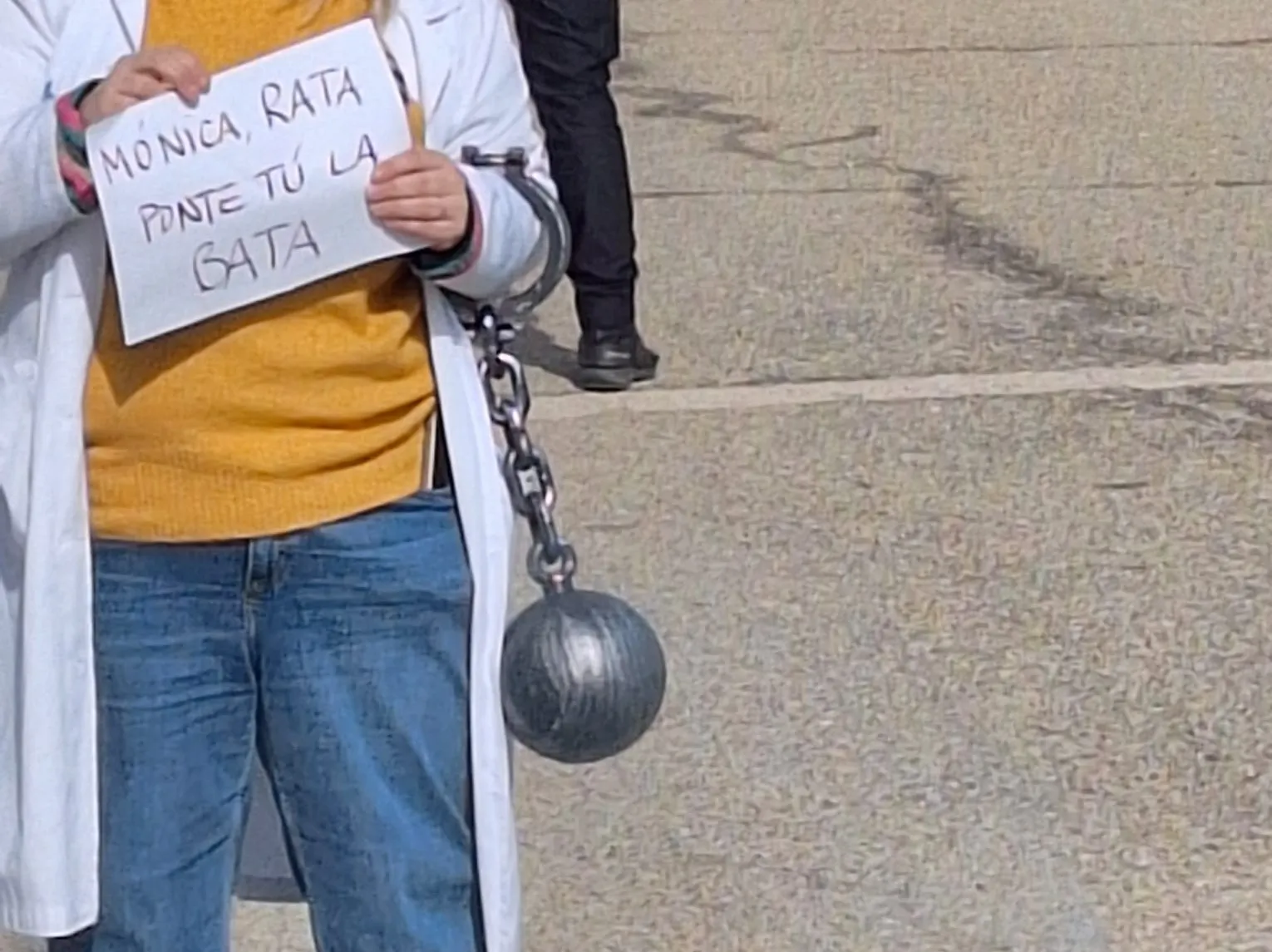 Imágenes de la protesta de batas blancas, hoy, en Soria. | I. López/ CESM