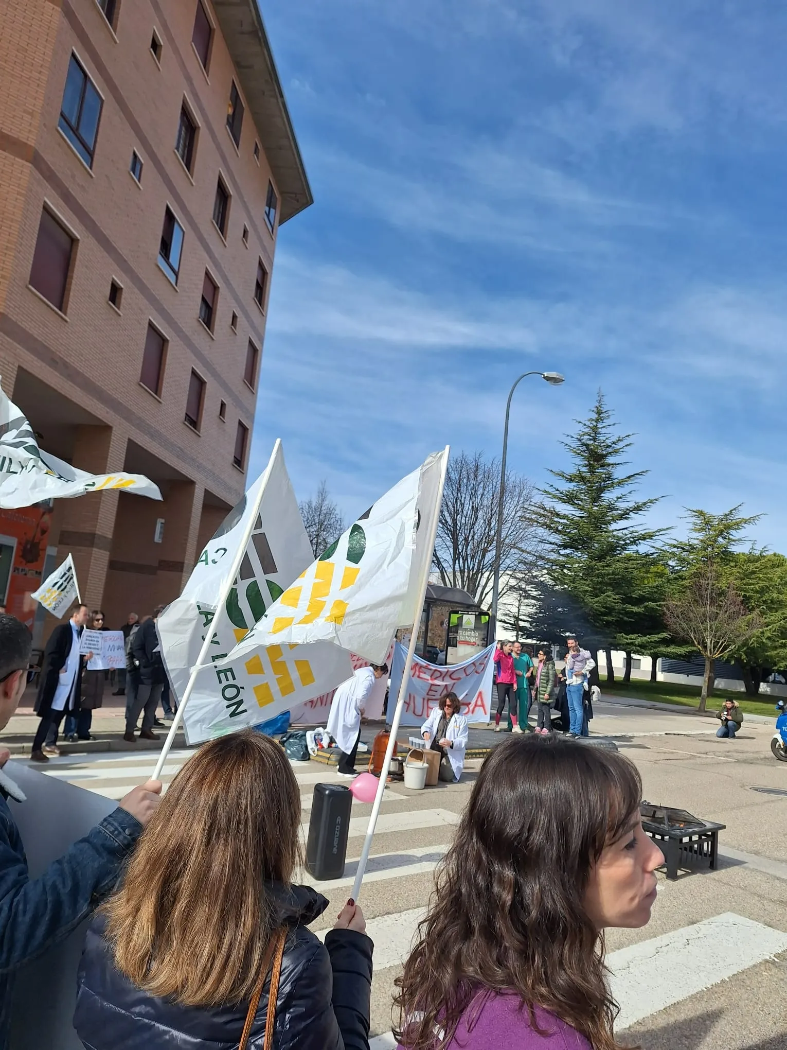 Imágenes de la protesta de batas blancas, hoy, en Soria. | I. López/ CESM