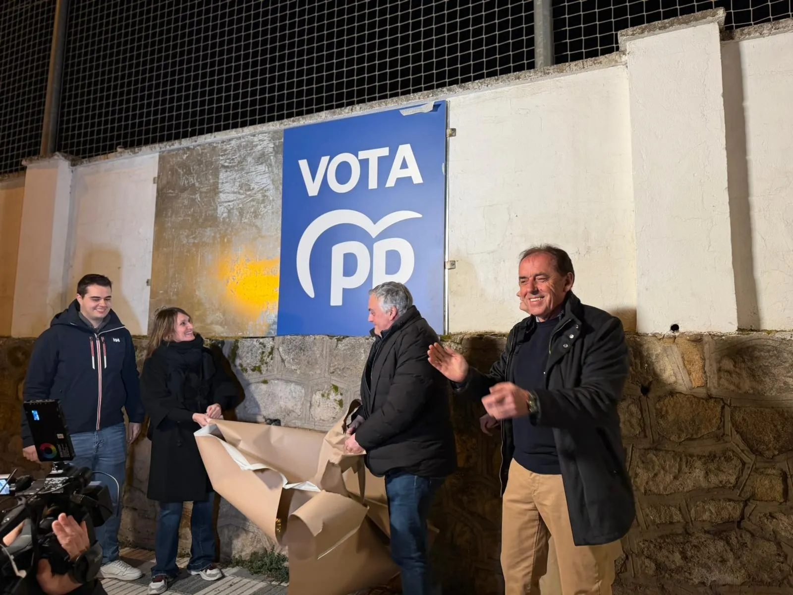 Pegada de carteles de PP, PSOE, Soria ¡Ya! y Podemos, anoche.
