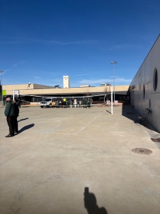 Foto 3 - La Guardia Civil acerca su labor a los escolares de Camaretas con una exhibici&oacute;n