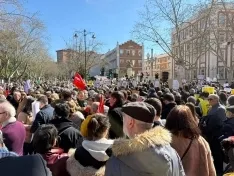 Foto 3 - Sanidad P&uacute;blica: las ocho exigencias de la marea blanca que recorri&oacute; Valladolid con presencia soriana
