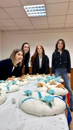 Foto 3 - La juventud de Cabrejas del Pinar mantiene viva la tradici&oacute;n popular