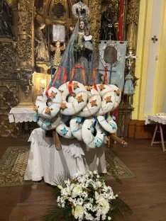 Foto 4 - La juventud de Cabrejas del Pinar mantiene viva la tradici&oacute;n popular