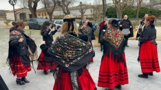 Foto 5 - Pe&ntilde;alba de San Esteban re&uacute;ne a tres generaciones de mujeres para honrar a Santa &Aacute;gueda