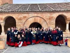 Foto 4 - Pe&ntilde;alba de San Esteban re&uacute;ne a tres generaciones de mujeres para honrar a Santa &Aacute;gueda
