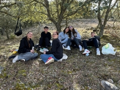 Foto 3 - El fr&iacute;o desluce el Jueves Lardero en Los Royales con una escasa afluencia de j&oacute;venes