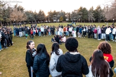La quedada ‘Therian’ congrega tan solo a 2 humanos que se sienten perros y a centenares de curiosos./ Viksar Fotografía