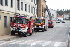 Bomberos de Soria y de Diputación intervienen en viviendas de Garray ante la crecida del Duero. María Ferrer