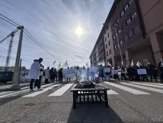 Imágenes de la protesta de batas blancas, hoy, en Soria. | I. López/ CESM