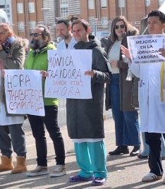 Imágenes de la protesta de batas blancas, hoy, en Soria. | I. López/ CESM