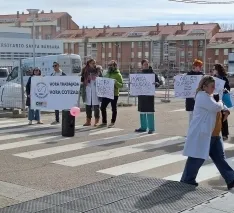 Imágenes de la protesta de batas blancas, hoy, en Soria. | I. López/ CESM