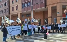 Imágenes de la protesta de batas blancas, hoy, en Soria. | I. López/ CESM