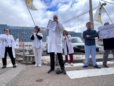 Imágenes de la protesta de hoy frente al hospital Santa Bárbara.