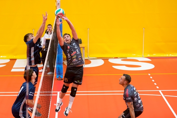 Suma y sigue: El Moreno Sáez Sporting logra, con más facilidad de la prevista, ganar en Coslada (0-3)