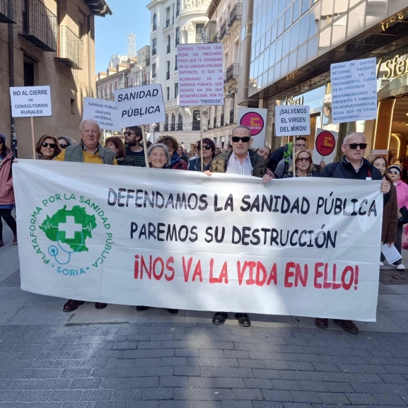 23.000 personas se manifiestan en Valladolid por la Sanidad Pública con presencia de Soria