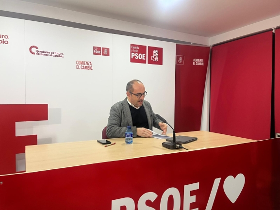 15M. Luis Rey critica al PP por pronunciarse a favor de los poderosos, y nunca de los vulnerables