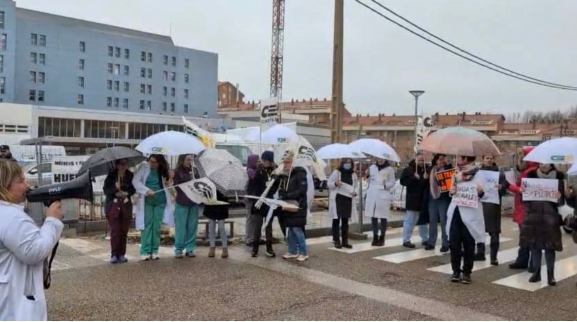 La huelga de médicos cancela 350 consultas en Primaria, 192 en Especializada y 17 operaciones