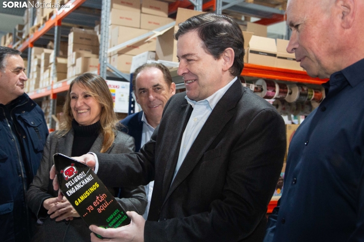 Buscando el voto bajo la lluvia