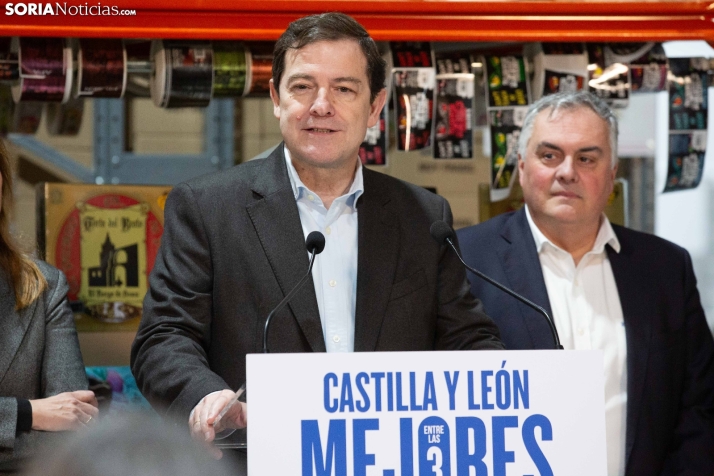 Buscando el voto bajo la lluvia