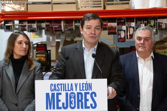 Buscando el voto bajo la lluvia