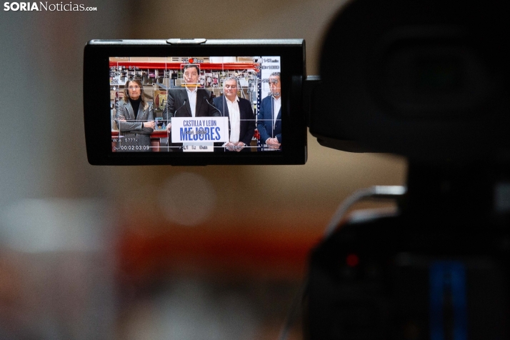 Buscando el voto bajo la lluvia