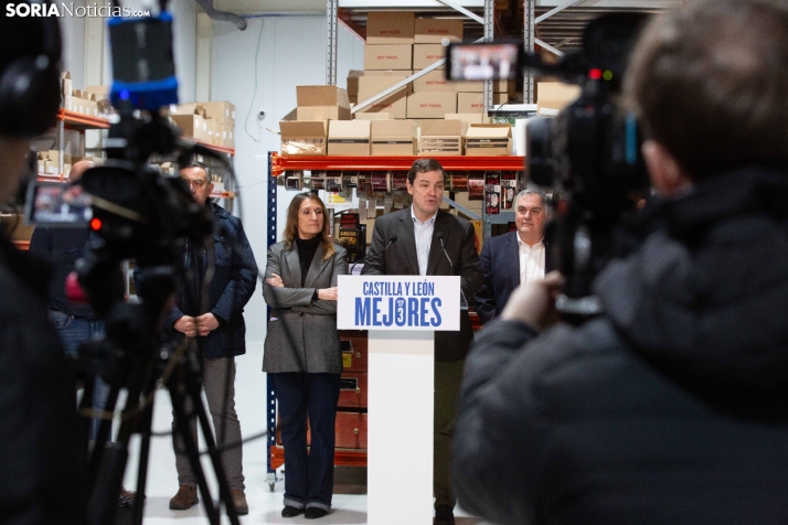 Buscando el voto bajo la lluvia