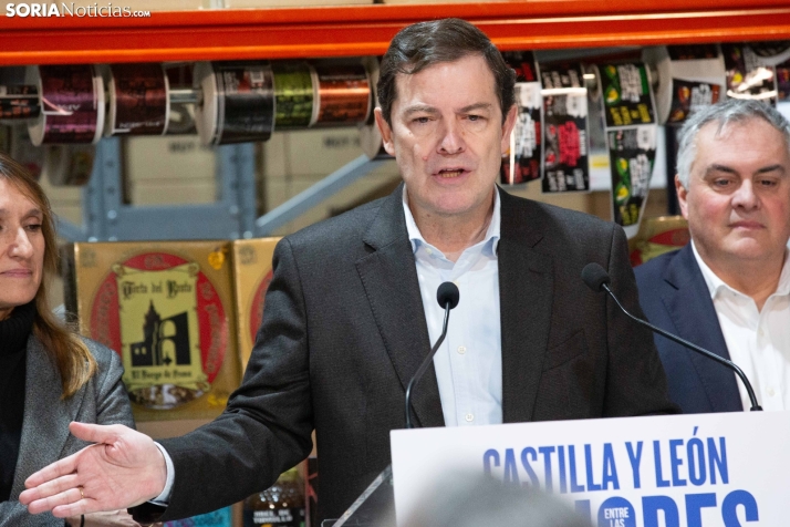 Buscando el voto bajo la lluvia