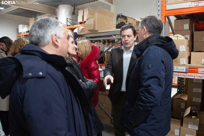 Buscando el voto bajo la lluvia